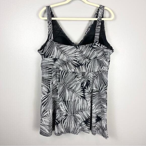 Swimsuits For All Women Twist Front V-Neck Swimdress One Piece Swimsuit size 26 - Picture 4 of 10